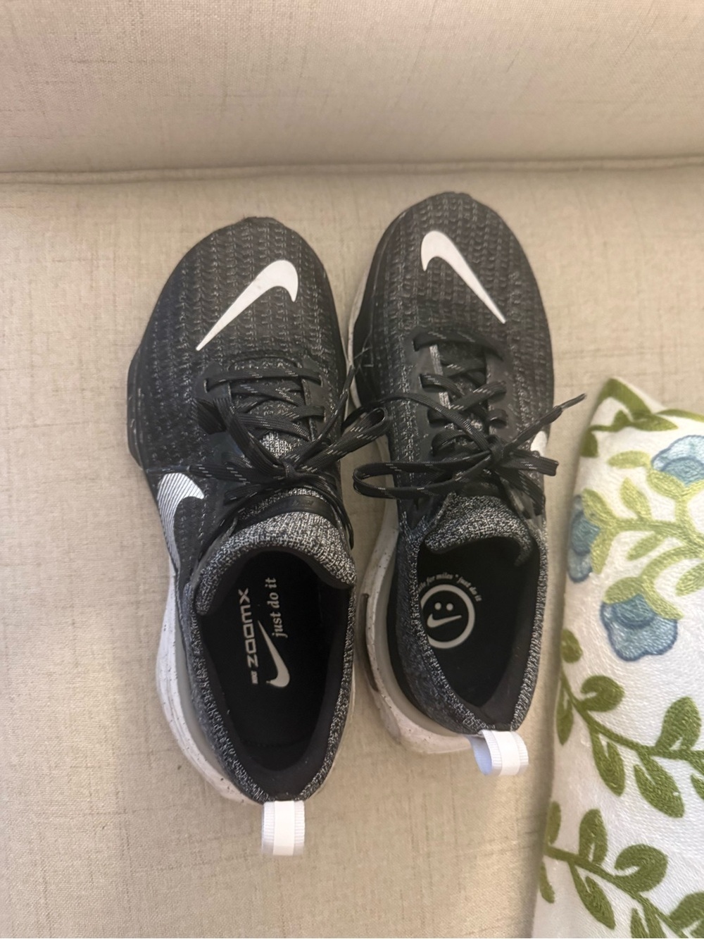 Nike ZoomX Invincible Run Flyknit 3 Black and White Running Shoes - Picture 4 of 7
